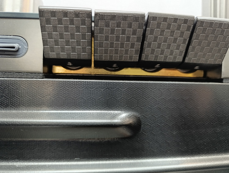 سینک پیانویی عرض 90 دارای جا کاردی .دارای هولدر گوشی .استیل ۳۰۴ ۵کلید دارای شیر ظرفشویی شیر تصفیه آب جامایع تخت گوشت ۱عدد لگن استیل ۱عدد سبد استیل لیوان شور خروجی آب به صورت آبشاری و خطی